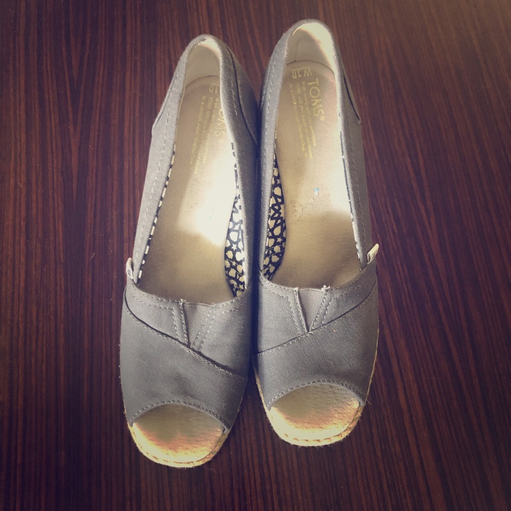 Women’s wedges, size 10